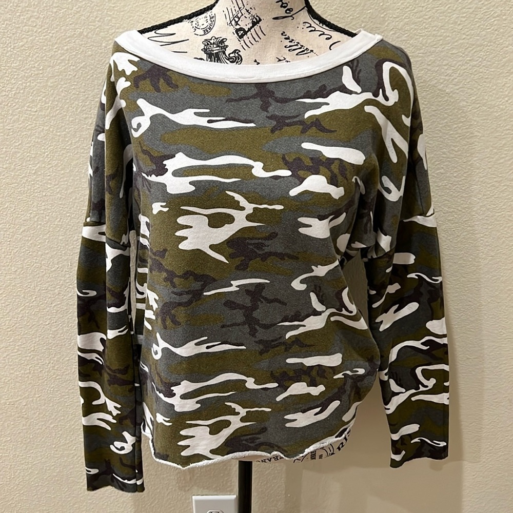 Stateside Camo Women’s Sweater Size Medium